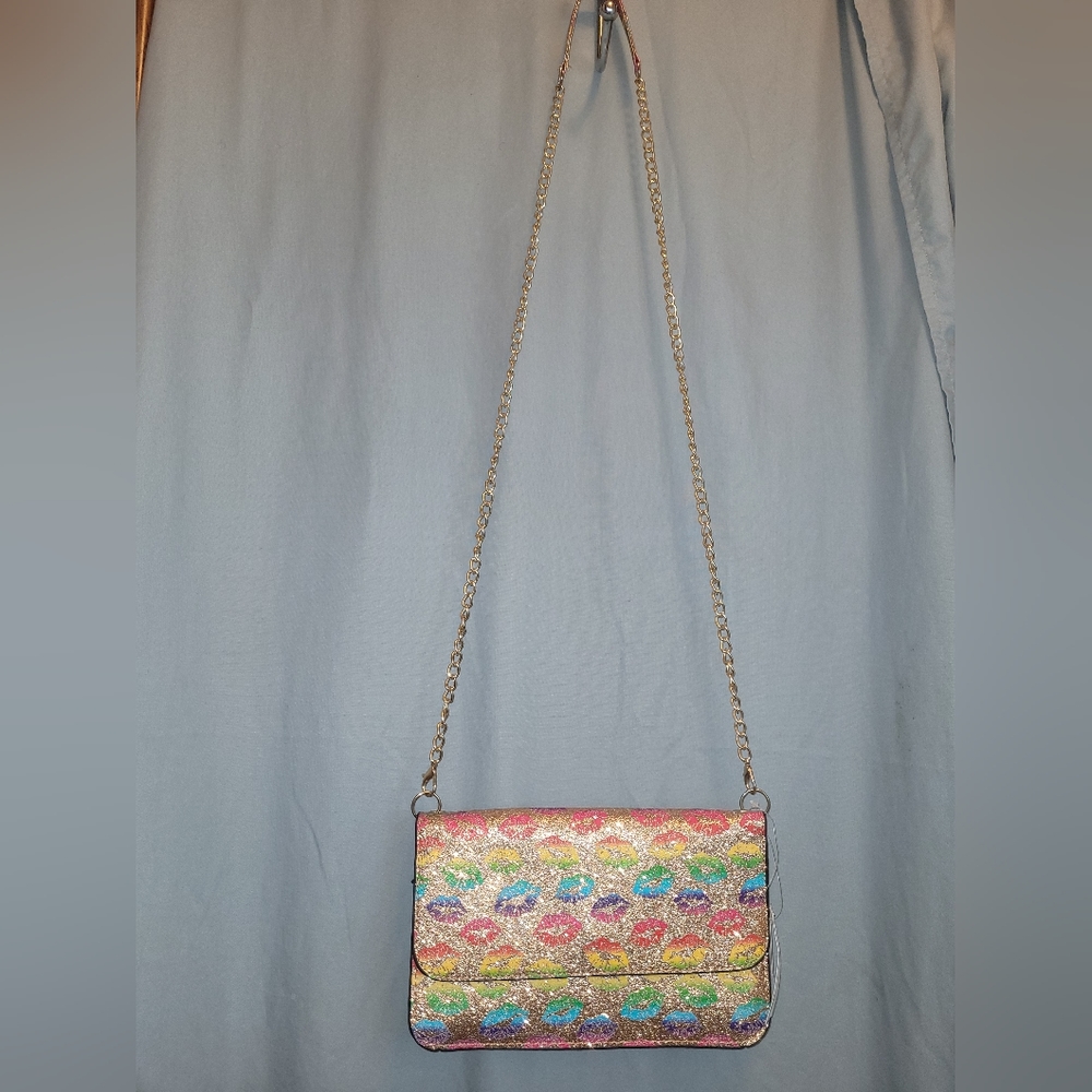 Dazzling gold glitter purse with multicolored kiss lips print.